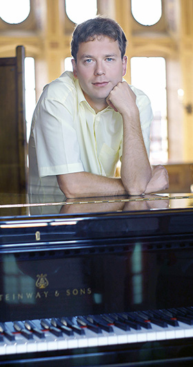 Yevgeny Morozov, Award-Winning classical concert pianist. Soloist and chamber musician with transcendental technique. RSAMD, Yale School of Music, and Mannes College of Music alumnus.
