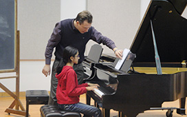 U.S. and European-trained virtuoso pianist and qualified piano teacher in Central New Jersey. European Method of Piano Teaching. RCM, ABRSM and Achievement Program.